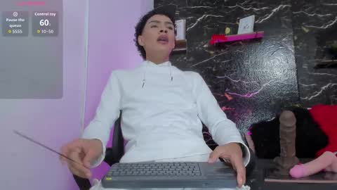 Snapshot of lyan_hots_ chatting on November 2025 11:10:01 AM lyan_hots_ online show from November 2025 11:10:01 AM