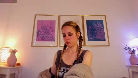 Snapshot of lyana_xz chatting on May 2026 11:40:01 AM LYA online show from May 2026 11:40:01 AM