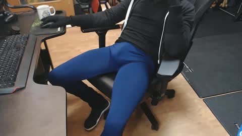 lycraboy123 online show from December 2024 06:56:01 AM