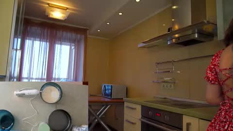 Snapshot of lyle_art chatting on February 2025 06:23:01 AM hi im Lyle online show from February 2025 06:23:01 AM