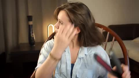 Snapshot of lyle_art chatting on March 2025 04:28:01 AM hi im Lyle online show from March 2025 04:28:01 AM