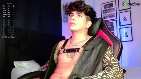 Lyle Bennett Freelance Model online show from December 2025 12:03:02 PM