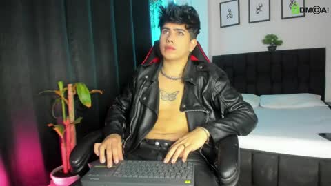 Lyle Bennett Freelance Model online show from May 2026 01:05:02 PM