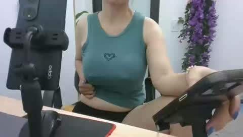 lyli_99 online show from September 2025 10:59:01 AM