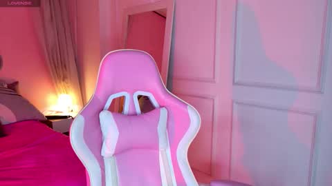 Snapshot of lyna_love chatting on November 2025 08:42:02 PM Lyna love online show from November 2025 08:42:02 PM