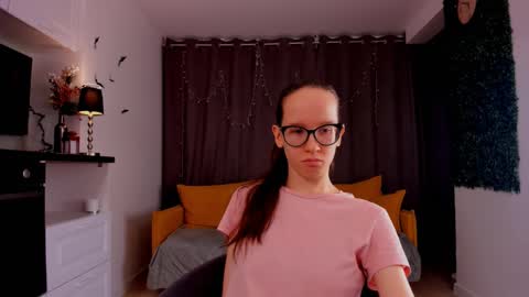 Sara online show from February 2025 04:07:01 PM