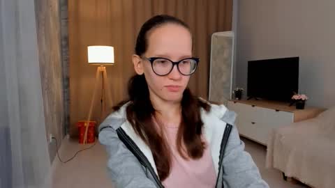 Sara online show from September 2025 04:08:01 PM