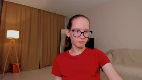 Sara online show from October 2025 04:15:02 PM