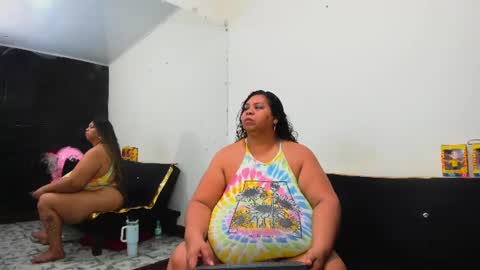 Snapshot of lynn_and_esteban chatting on July 2026 03:35:01 AM Lynn jonnes online show from July 2026 03:35:01 AM