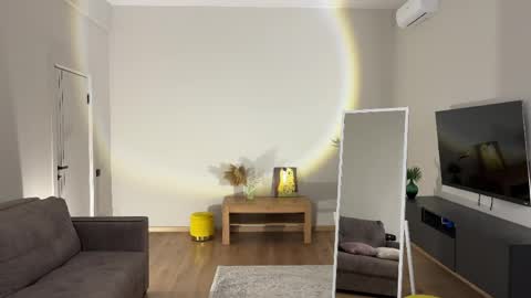  LYNN  online show from April 2026 06:35:02 AM