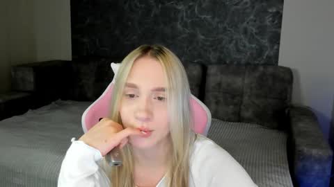 lynnadrream online show from December 2025 01:35:01 AM