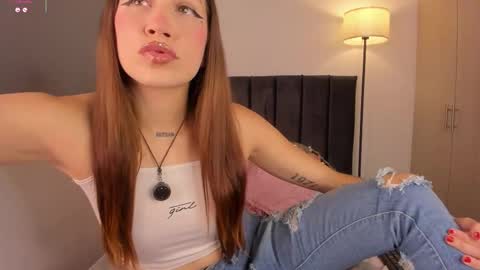 lynnsam_ online show from October 2025 09:47:01 PM