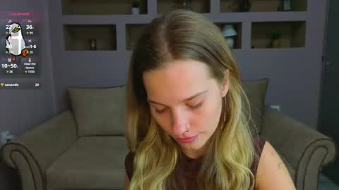 Snapshot of lynntiny chatting on September 2025 06:02:02 PM Lynn online show from September 2025 06:02:02 PM