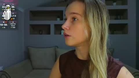 Snapshot of lynntiny chatting on October 2025 05:25:02 PM Lynn online show from October 2025 05:25:02 PM