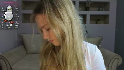 Snapshot of lynntiny chatting on November 2025 03:32:02 PM Lynn online show from November 2025 03:32:02 PM