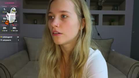 Snapshot of lynntiny chatting on November 2025 04:27:01 PM Lynn online show from November 2025 04:27:01 PM