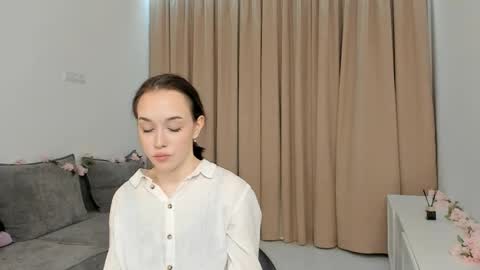 Lynsey online show from April 2026 06:34:01 PM