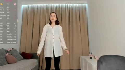 Lynsey online show from April 2026 06:23:01 PM