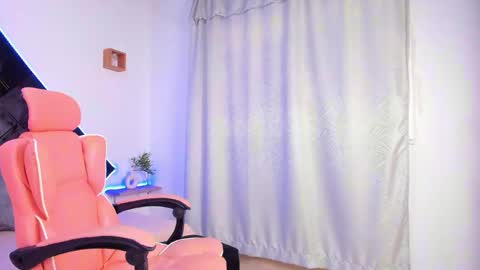 Lyra  online show from April 2026 08:17:01 PM