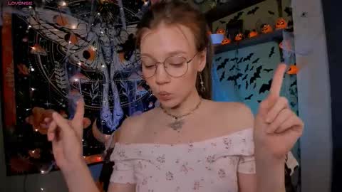 Lyra online show from October 2025 02:01:02 PM