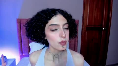 Snapshot of lyravendrell chatting on April 2026 02:03:01 AM Lyravendrell online show from April 2026 02:03:01 AM