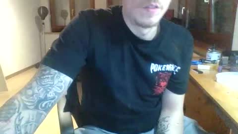 Snapshot of m1guele chatting on March 2025 06:40:02 PM Fucklover online show from March 2025 06:40:02 PM