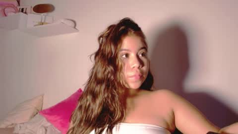 Snapshot of m1la_18 chatting on May 2026 04:50:02 AM mila online show from May 2026 04:50:02 AM