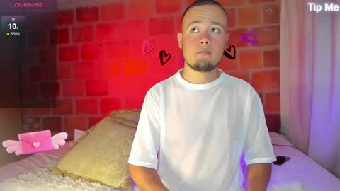 Snapshot of maax_taylor01 chatting on February 2025 12:43:01 PM online show from February 2025 12:43:01 PM