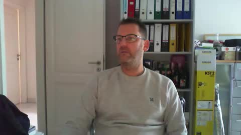 Snapshot of macfly67 chatting on November 2025 12:37:02 PM macfly67 online show from November 2025 12:37:02 PM