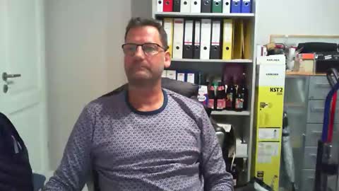 macfly67 online show from December 2025 01:24:02 AM