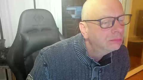 Andy online show from November 2025 06:10:02 PM