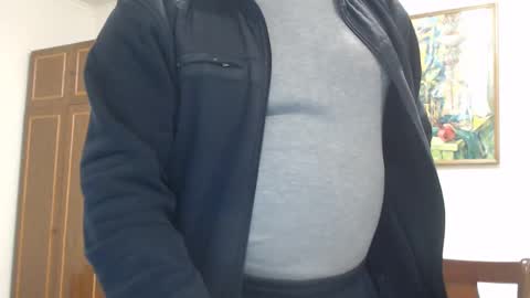 Snapshot of machomale3 chatting on January 2025 06:12:02 PM Macho online show from January 2025 06:12:02 PM