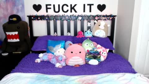 Snapshot of mackenziewolfe chatting on December 2024 08:16:02 AM Mackenzie Wolfe online show from December 2024 08:16:02 AM