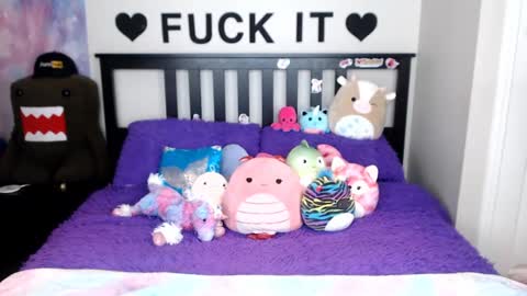 Snapshot of mackenziewolfe chatting on October 2025 04:07:02 AM Mackenzie Wolfe online show from October 2025 04:07:02 AM