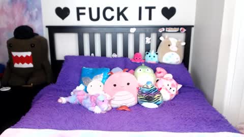 Snapshot of mackenziewolfe chatting on November 2025 04:58:02 AM Mackenzie Wolfe online show from November 2025 04:58:02 AM