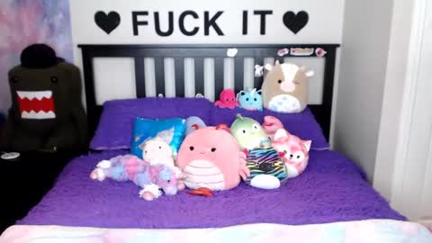 Snapshot of mackenziewolfe chatting on November 2025 04:45:02 AM Mackenzie Wolfe online show from November 2025 04:45:02 AM