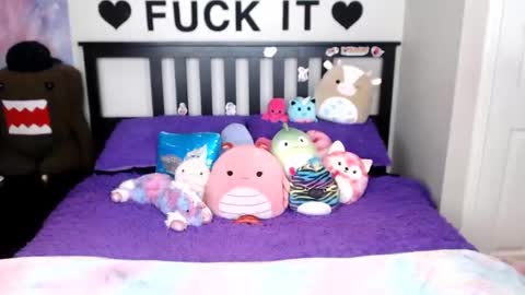 Snapshot of mackenziewolfe chatting on November 2025 04:24:02 AM Mackenzie Wolfe online show from November 2025 04:24:02 AM