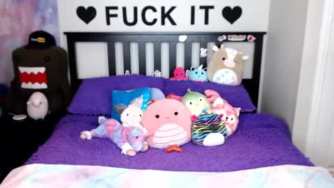 Snapshot of mackenziewolfe chatting on November 2025 06:19:01 AM Mackenzie Wolfe online show from November 2025 06:19:01 AM