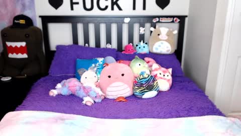 Snapshot of mackenziewolfe chatting on November 2025 04:22:01 AM Mackenzie Wolfe online show from November 2025 04:22:01 AM