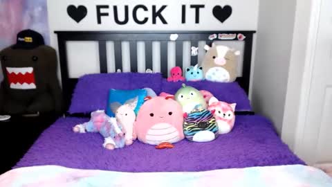 Snapshot of mackenziewolfe chatting on November 2025 04:12:02 AM Mackenzie Wolfe online show from November 2025 04:12:02 AM