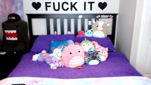 Snapshot of mackenziewolfe chatting on December 2025 05:34:01 AM Mackenzie Wolfe online show from December 2025 05:34:01 AM