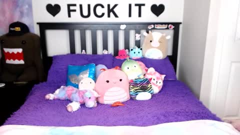 Mackenzie Wolfe online show from December 2025 05:03:02 AM