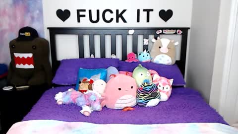 Mackenzie Wolfe online show from January 2026 05:12:01 AM