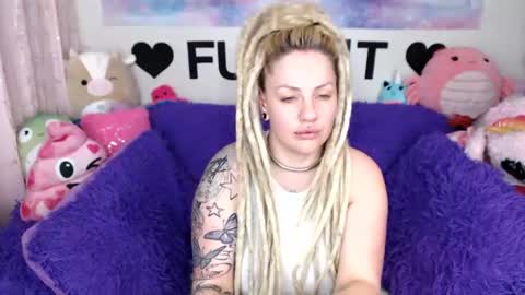 Snapshot of mackenziewolfe chatting on June 2026 04:10:02 AM Mackenzie Wolfe online show from June 2026 04:10:02 AM