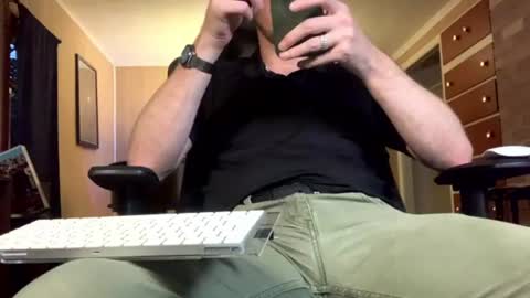 Snapshot of macsheridan chatting on August 2026 01:18:01 AM Mac online show from August 2026 01:18:01 AM