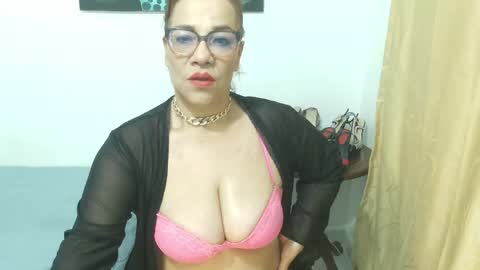 Snapshot of madame_desire_ chatting on May 2026 11:39:02 AM madame_desire_ online show from May 2026 11:39:02 AM