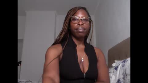 Snapshot of madamindigo chatting on February 2025 10:43:01 PM YourMadamIndigo online show from February 2025 10:43:01 PM