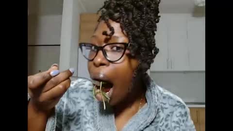 Snapshot of madamindigo chatting on February 2026 04:56:01 PM YourMadamIndigo online show from February 2026 04:56:01 PM