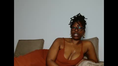 Snapshot of madamindigo chatting on February 2026 07:28:02 PM YourMadamIndigo online show from February 2026 07:28:02 PM