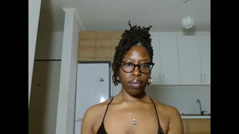 Snapshot of madamindigo chatting on February 2026 04:32:01 AM YourMadamIndigo online show from February 2026 04:32:01 AM